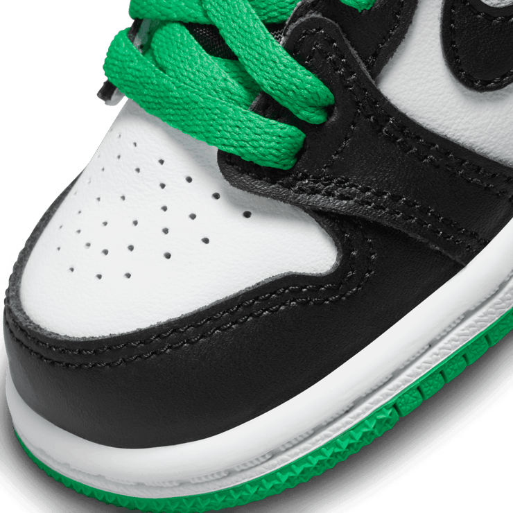 Air Jordan 1 Retro High OG Lucky Green (TD) Angle 4