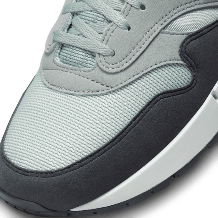 Nike Air Max 1 '86 Big Bubble Light Silver Angle 4