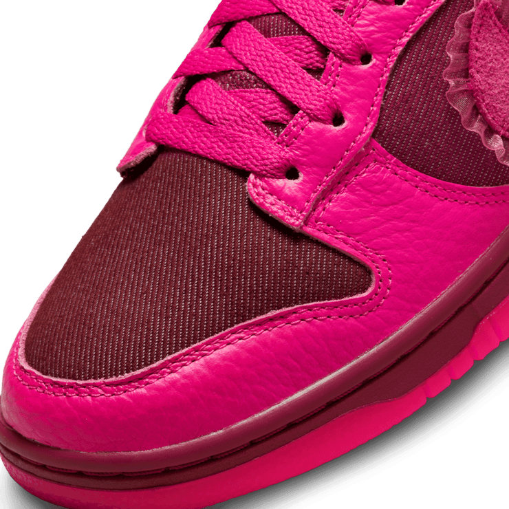 Nike Dunk Low Valentine's Day 2022 (W) Angle 4