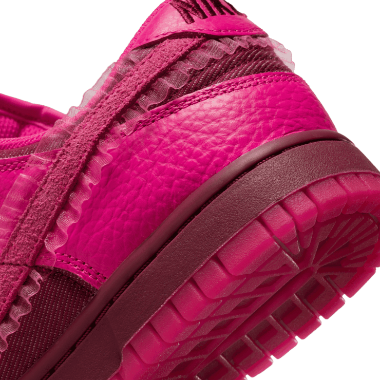 Nike Dunk Low Valentine's Day 2022 (W) Angle 5