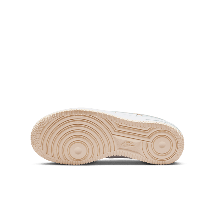 Nike Air Force 1 Low Emerald Rise Guava Ice Pink Spell (GS) Angle 0