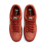 Nike SB Dunk Low Mystic Red Angle 1