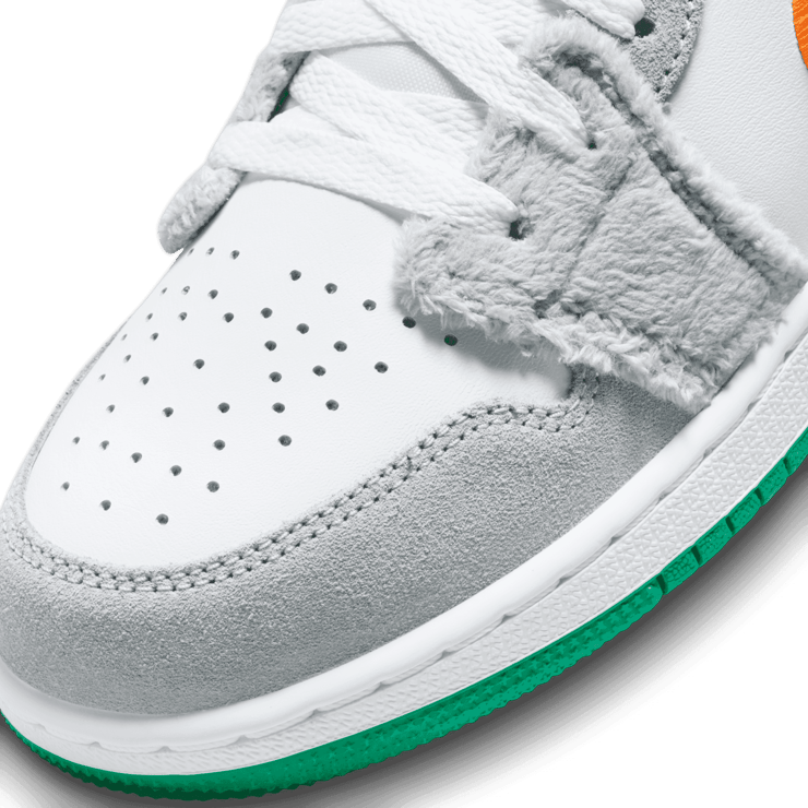 Air Jordan 1 Low SE Rabbit (GS) Angle 4