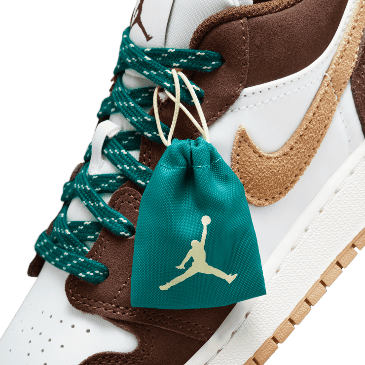 Air Jordan 1 Low SE Seasonal Collector (GS) Angle 6