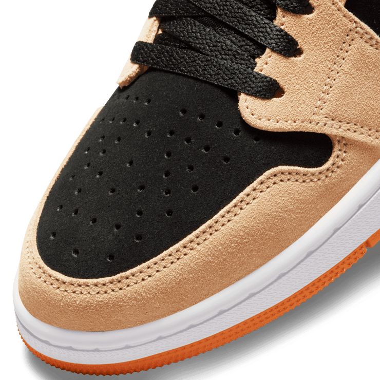 Jordan 1 High Zoom Air CMFT Pumpkin Spice Angle 4
