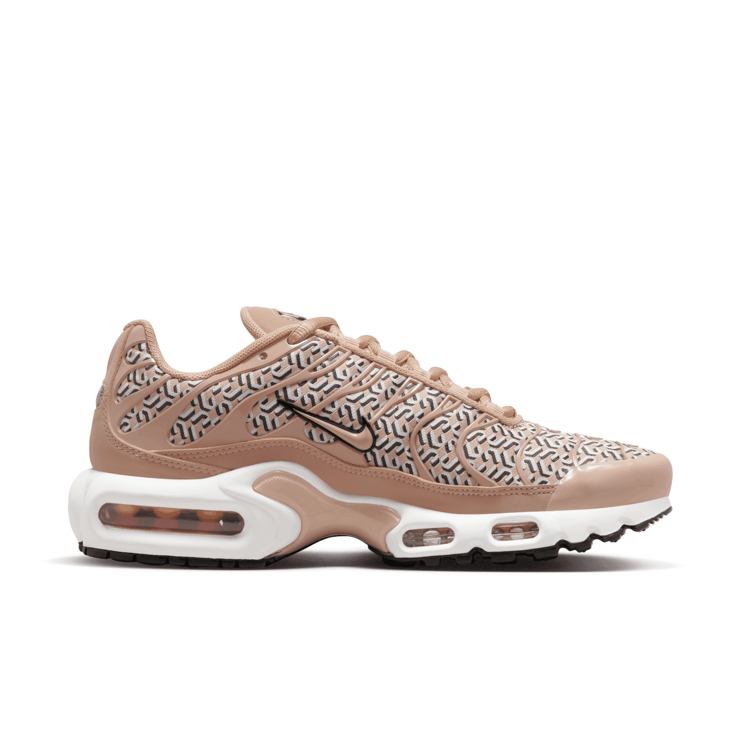 Nike Air Max Plus United In Victory Hemp (W) Angle 1