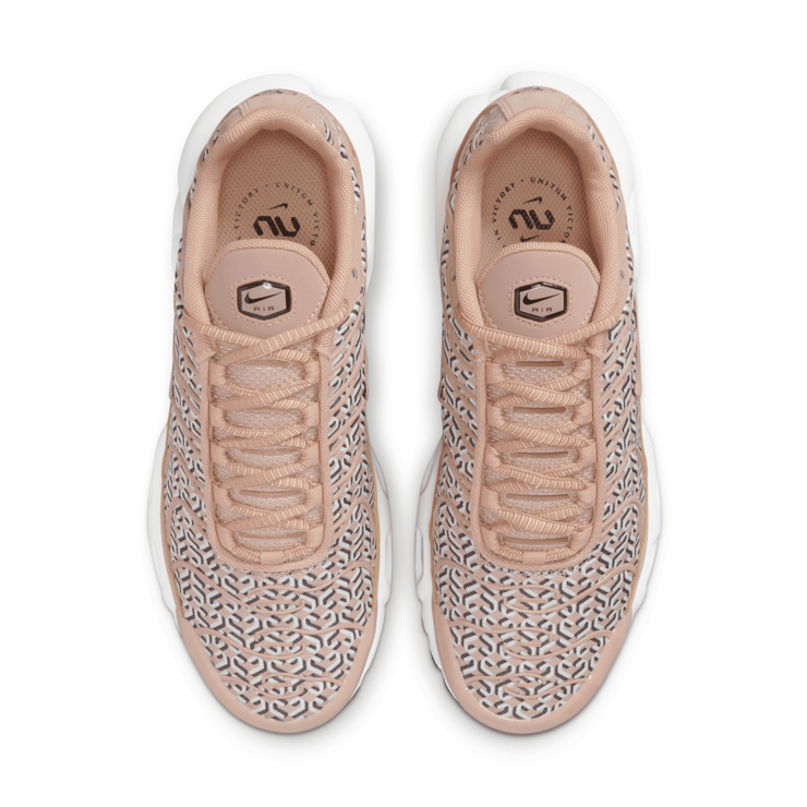 Nike Air Max Plus United In Victory Hemp (W) Angle 2