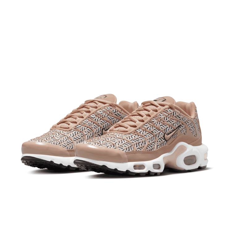 Nike Air Max Plus United In Victory Hemp (W) Angle 3