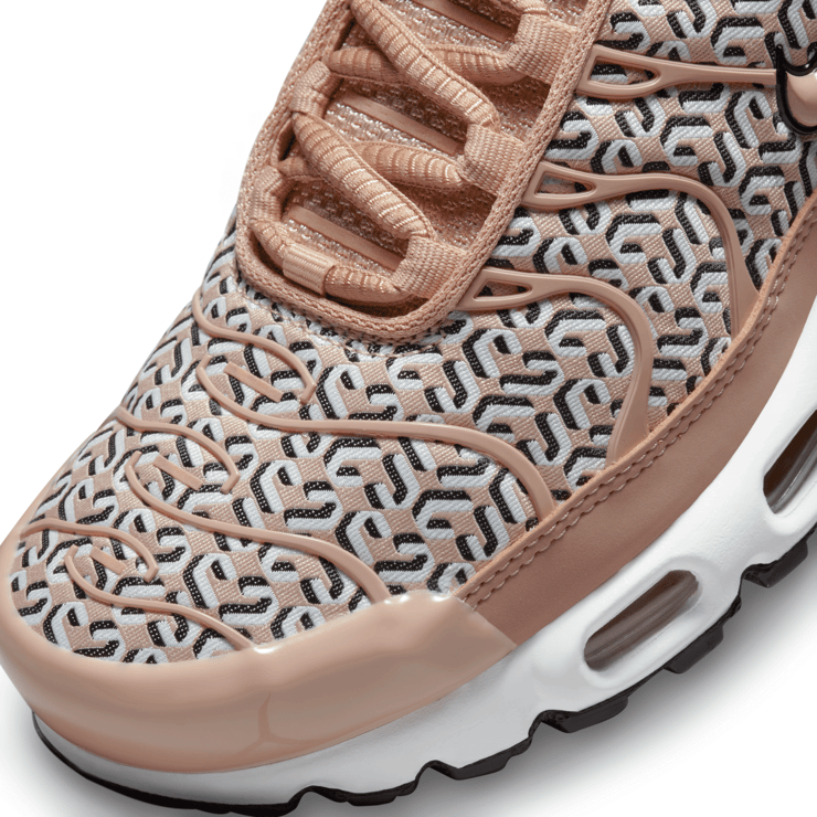 Nike Air Max Plus United In Victory Hemp (W) Angle 5