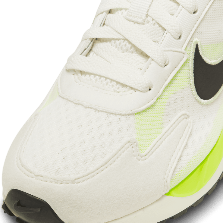 Nike Air Max Solo White Black (W) Angle 4