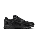 Nike Zoom Vomero 5 Triple Black Angle 1