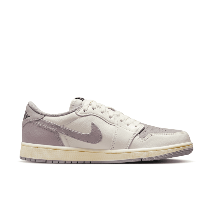 Air Jordan 1 Retro Low OG Atmosphere Grey Angle 1
