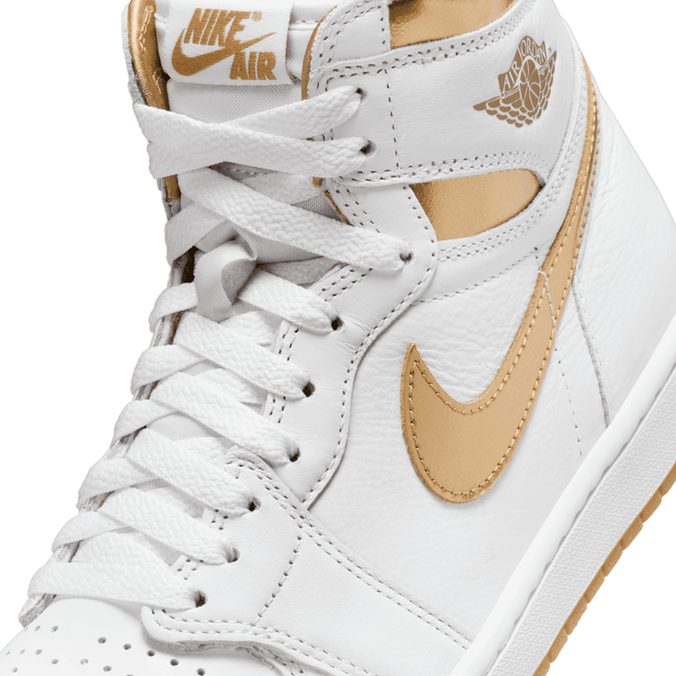 Air Jordan 1 Retro High OG Metallic Gold (W) Angle 4