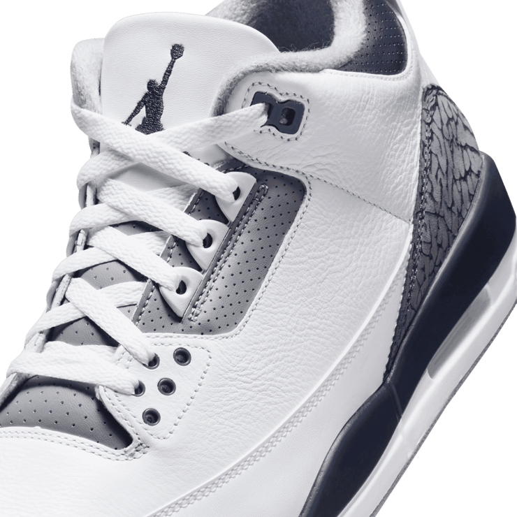 Air Jordan 3 Retro White Midnight Navy Angle 4