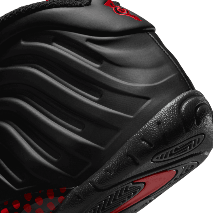 Nike Little Posite One Bred (GS) Angle 5