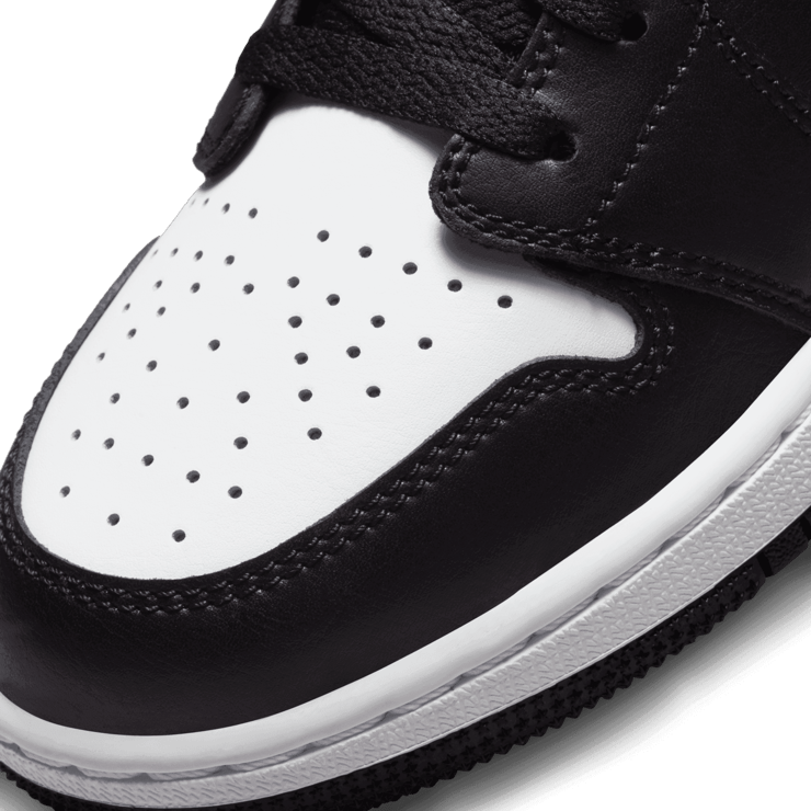 Air Jordan 1 Low White Toe (GS) Angle 4