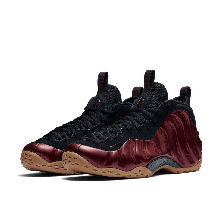 Nike Air Foamposite One Maroon Angle 2