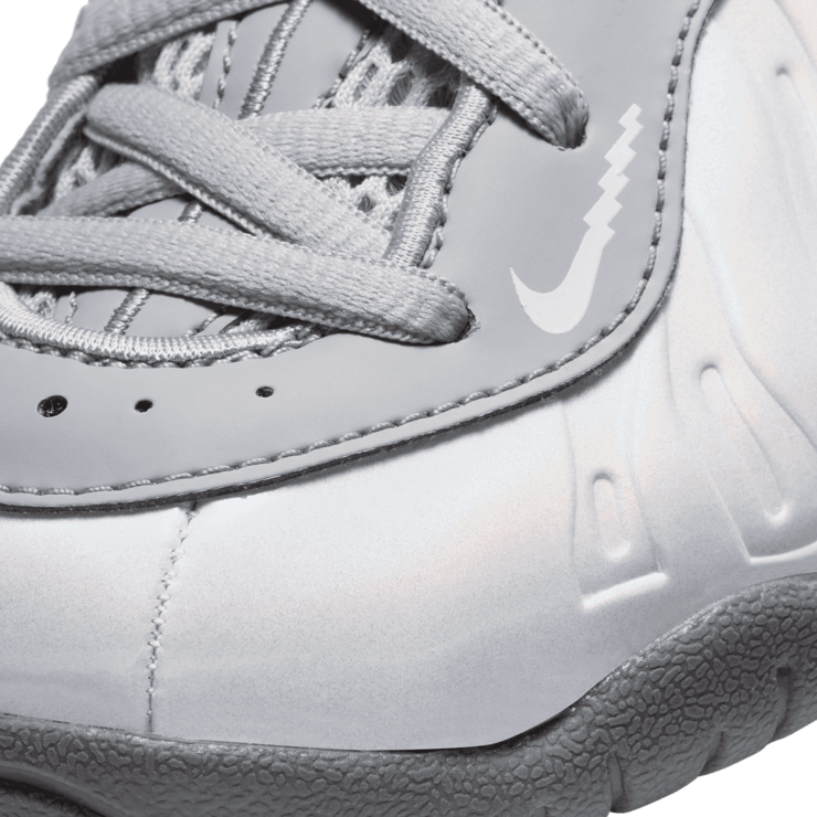 Nike Air Foamposite One Light Smoke Grey (PS) Angle 4