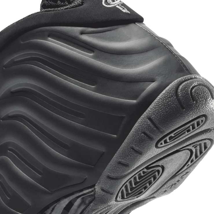 Nike Air Foamposite One Anthracite (2020) (PS) Angle 5