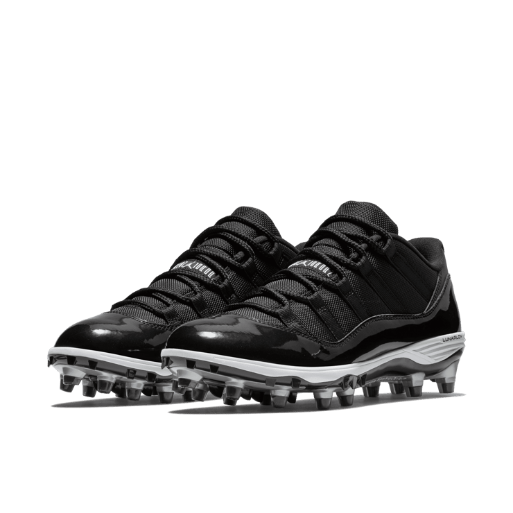 Air Jordan 11 Retro Low Cleat Black Angle 2