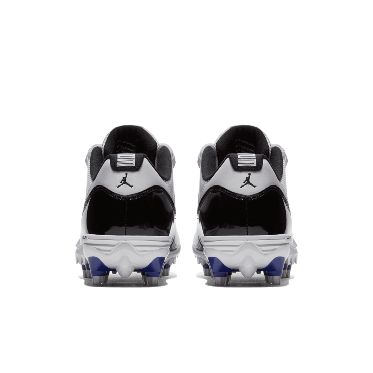 Air Jordan 11 Retro Low Cleat Concord Angle 3