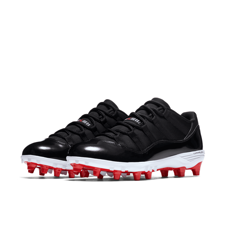 Air Jordan 11 Retro Low Cleat Bred Angle 2