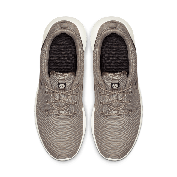 Nike Roshe One Light Taupe Black Angle 1