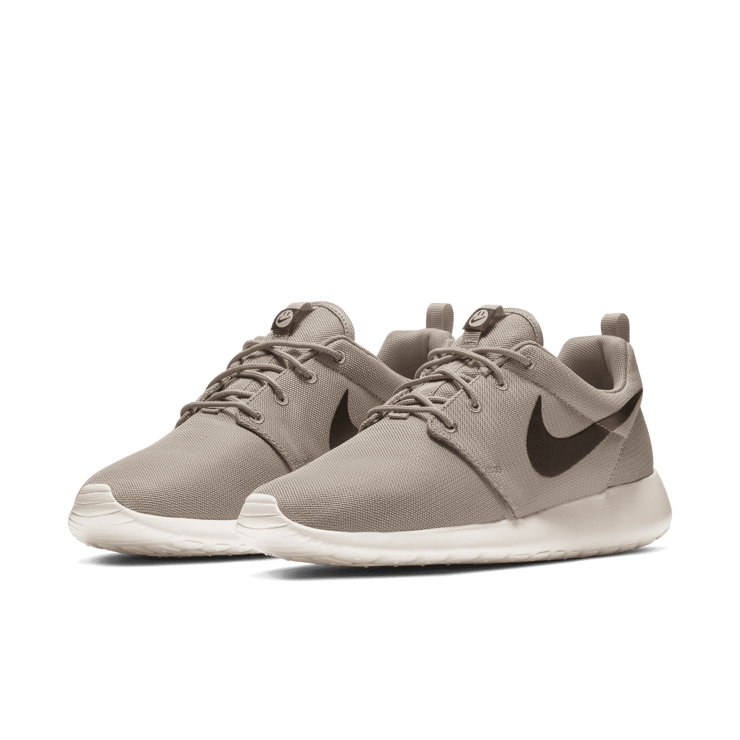 Nike Roshe One Light Taupe Black Angle 2