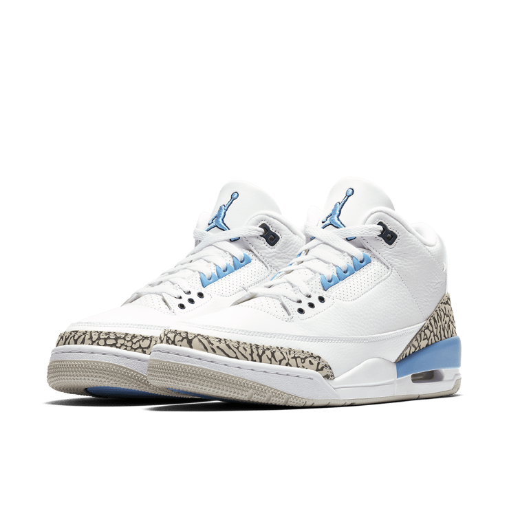 Jordan 3 Retro UNC (2020) Angle 2