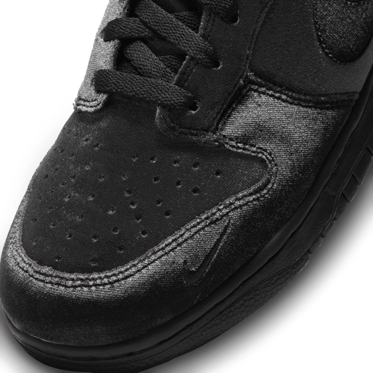 Nike Dunk Low Velvet Dover Street Market Black Angle 10