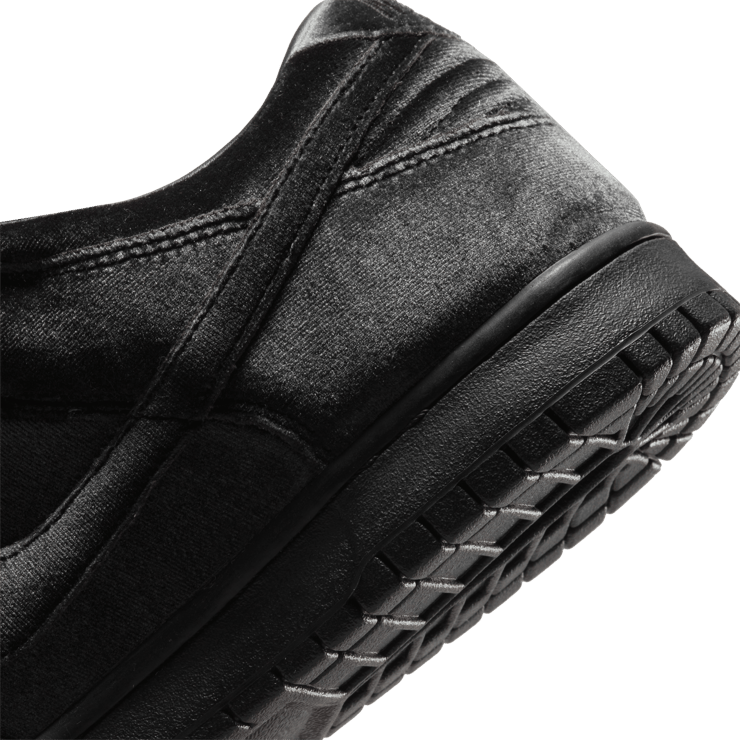 Nike Dunk Low Velvet Dover Street Market Black Angle 7
