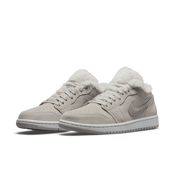 Jordan 1 Low SE Sherpa Fleece (W) Angle 2