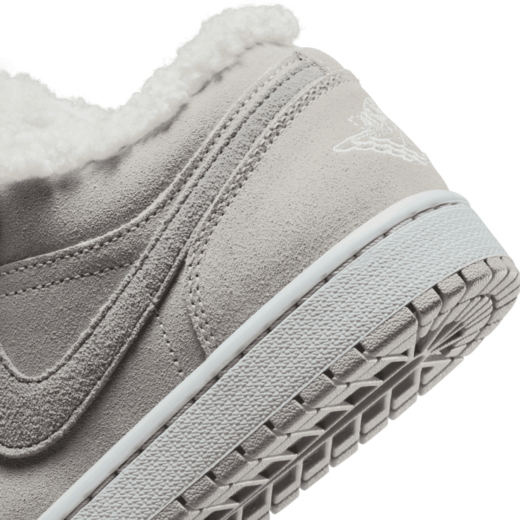 Jordan 1 Low SE Sherpa Fleece (W) Angle 5