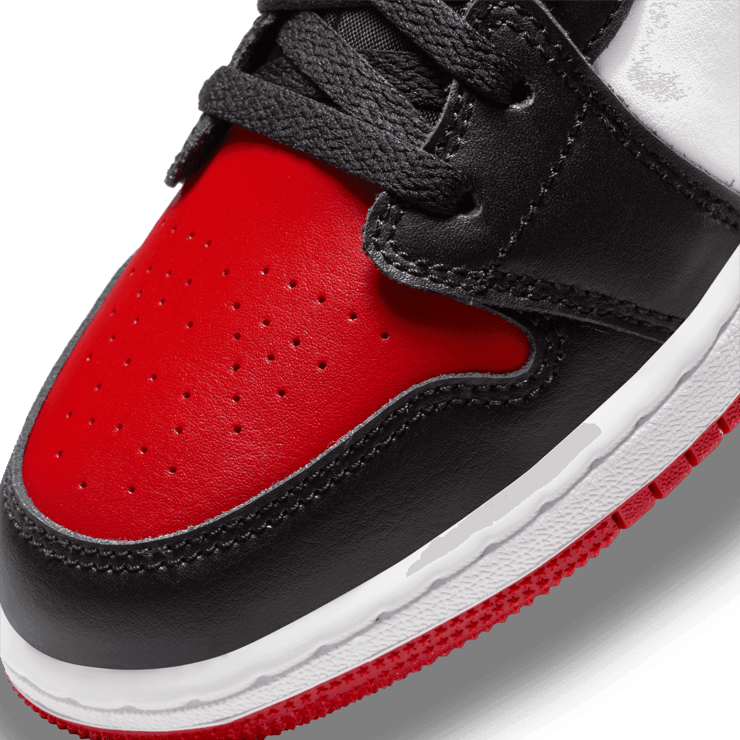 Air Jordan 1 Low Bred Toe (GS) Angle 4