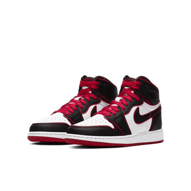 Air Jordan 1 Retro High Bloodline (GS) Angle 2