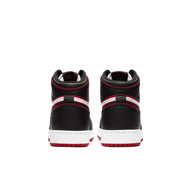 Air Jordan 1 Retro High Bloodline (GS) Angle 3