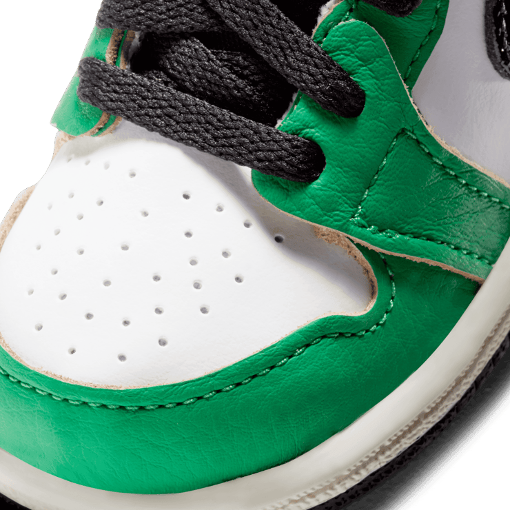 Air Jordan 1 Retro High Lucky Green (TD) Angle 4