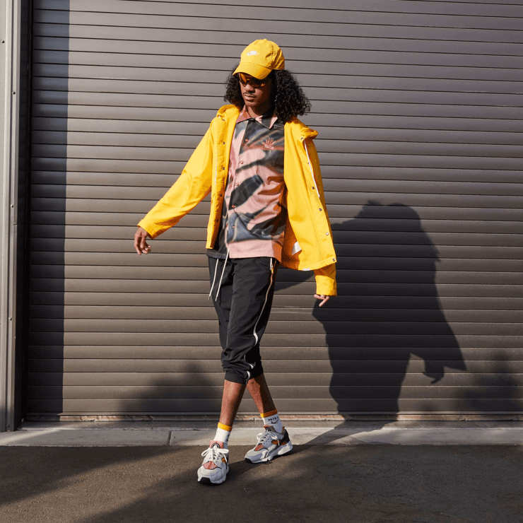 Nike Air Huarache University Gold Pink Angle 7