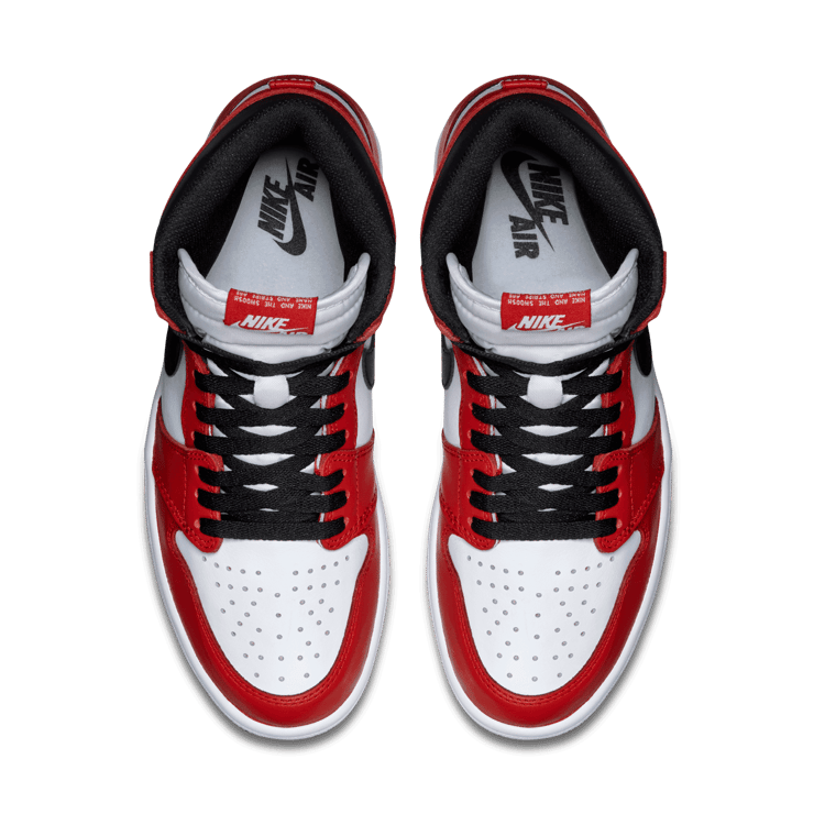 Air Jordan 1 Retro Chicago (2015) Angle 1