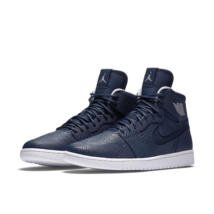 Air Jordan 1 Retro Nouveau Navy Snake Angle 2