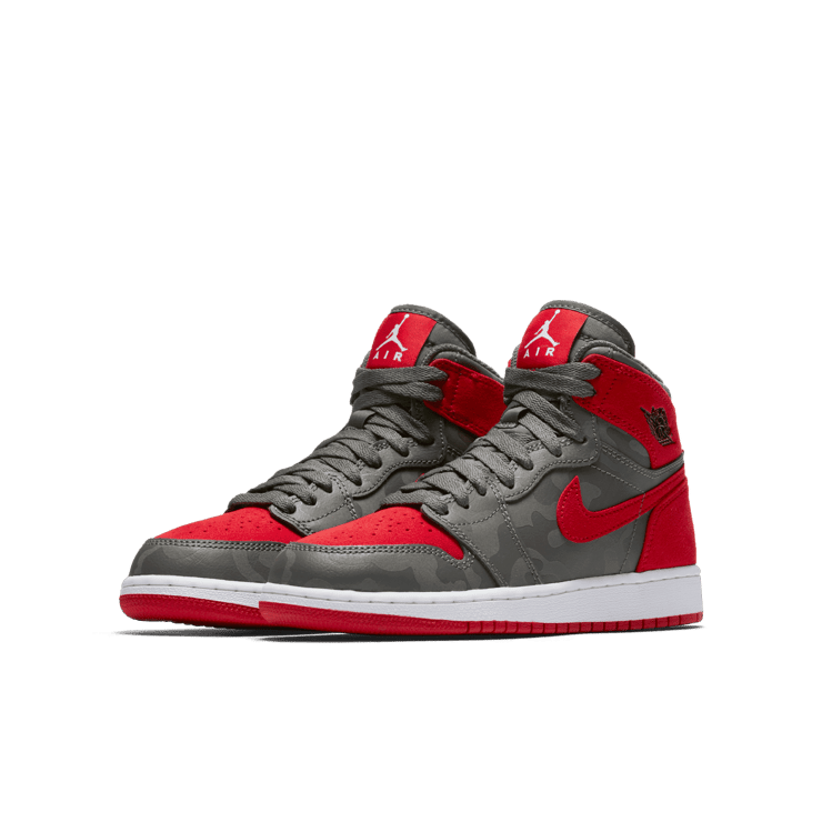 Air Jordan 1 Retro High Camo 3M Bred (GS) Angle 2