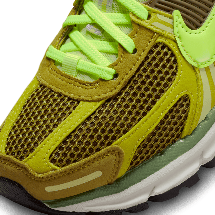 Nike Vomero 5 Olive Flak Volt Angle 4