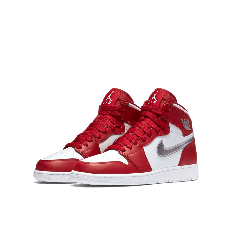 Air Jordan 1 Retro High Silver Medal (GS) Angle 2