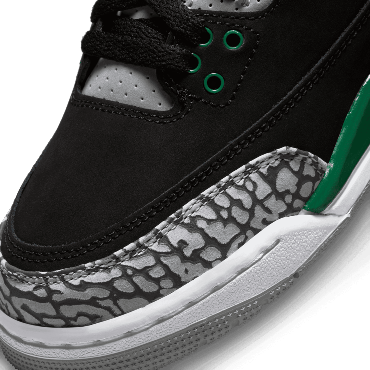 Air Jordan 3 Retro Pine Green (GS) Angle 4