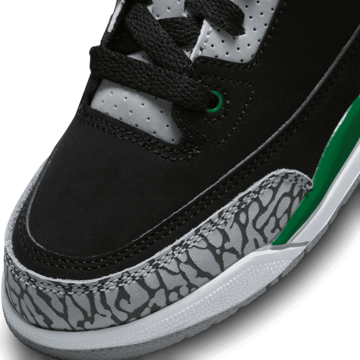 Air Jordan 3 Retro Pine Green (PS) Angle 4