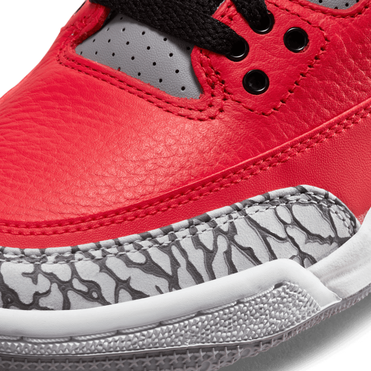 Air Jordan 3 Retro SE Fire Red (GS) Angle 4