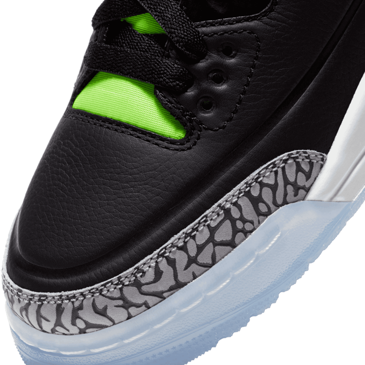 Air Jordan 3 Retro Electric Green (GS) Angle 4