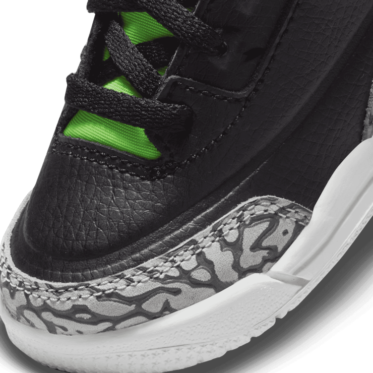 Air Jordan 3 Retro Electric Green (TD) Angle 4