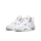 Air Jordan 4 Retro White Oreo (2021) (GS) Angle 2