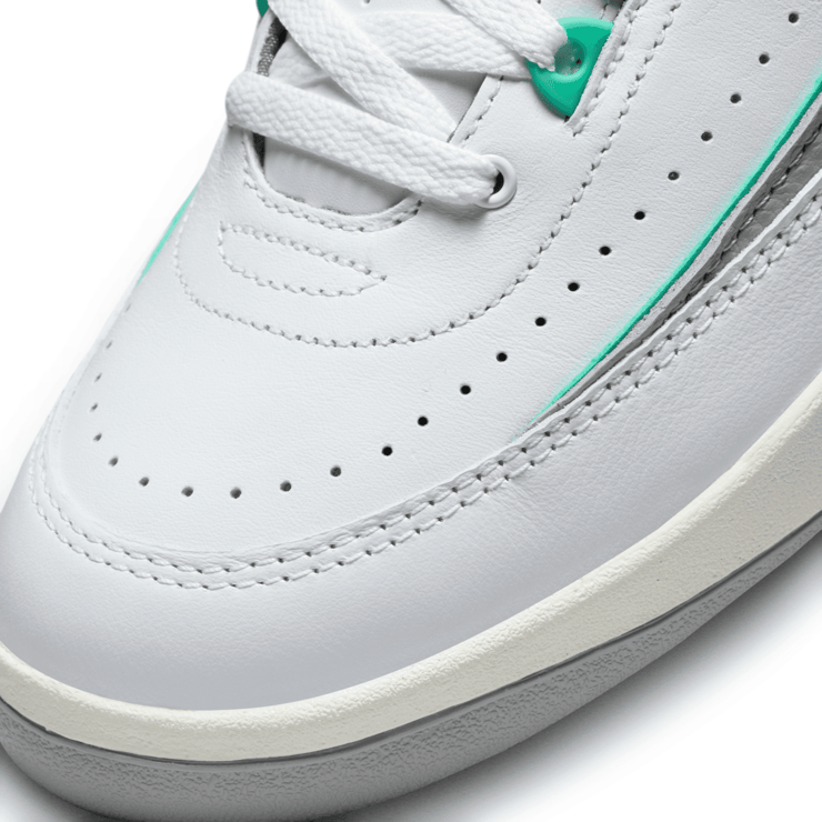 Air Jordan 2 Retro Crystal Mint (W) Angle 5